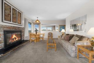 King Beds Fireplace and Kitchen Family Suite for 6 - Pool and Hot Tub - 5