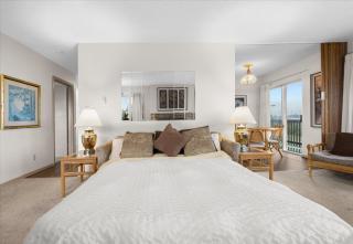 King Beds Fireplace and Kitchen Family Suite for 6 - Pool and Hot Tub - 2