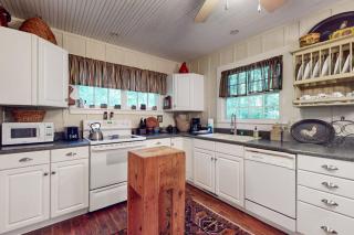 Pine Retreat Cottage - 1