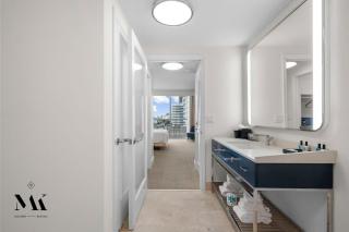 Fontainebleau High Floor with Ocean & Resort Views - 4