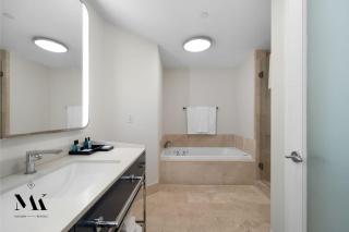Fontainebleau High Floor with Ocean & Resort Views - 7