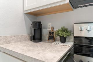 Brand New Comfortable Home Ideal for Long Stays - 4