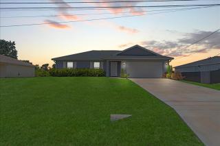 Brand New Comfortable Home Ideal for Long Stays - 2