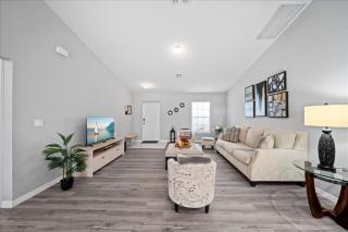 Brand New Comfortable Home Ideal for Long Stays - 1