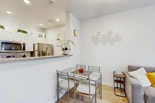Belltown Court Heaven offering Free Parking - Seattle - 6