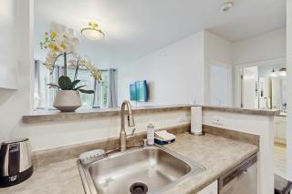 Belltown Court Heaven offering Free Parking - Seattle - 3