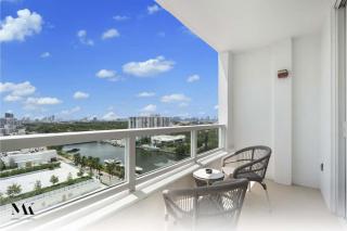 Fontainebleau Mid-Floor City Bay & Ocean View - 2