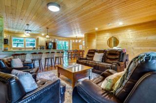Creekside Smokies Log Cabin w/ Hot Tub & Game Room - 3
