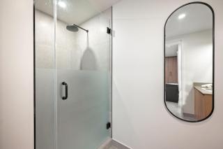 Luxury 1BR Den Suite Rooftop Pool Prime Location - 1