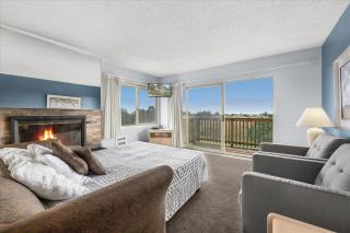 Ocean View Family Suite with Kitchen - Sleeps 8 - Pool and Hot Tub - 0