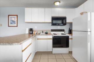 Ocean View Family Suite with Kitchen - Sleeps 8 - Pool and Hot Tub - 7