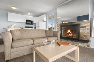 Ocean View Family Suite with Kitchen - Sleeps 8 - Pool and Hot Tub - 5
