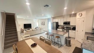 Spacious Jacksonville Townhome 3 Bedrooms Sleeps 6 - 0