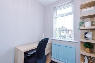 3 bed house Driveway Workspace Sleeps 7 - 7