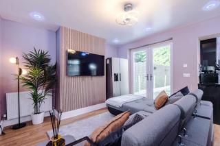 3 bed house Driveway Workspace Sleeps 7 - 3