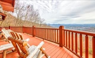 Hawk's View Log Cabin - 0