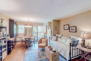 Apple Valley Treetop Villa - 5