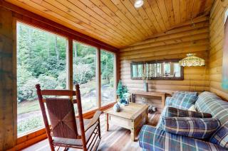 Misty Falls Hideaway - 3