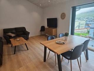 Modern Apartment in Klaksvik with Mountain Views - 4