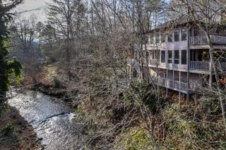 Creekside Lodge - 9