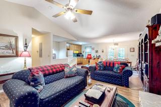 Holly Forest Hideaway - 4