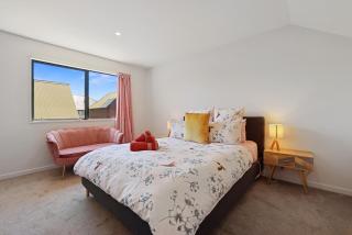 3 bedroom townhouse Opposite Hagley Park - 6