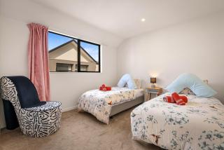 3 bedroom townhouse Opposite Hagley Park - 8
