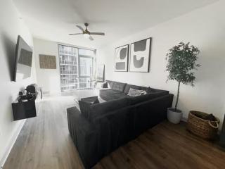 Victory Park Skyline Suite Fast Wifi - 9