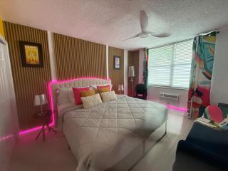 South Beach Funky Love Shack, Free Parking - 5