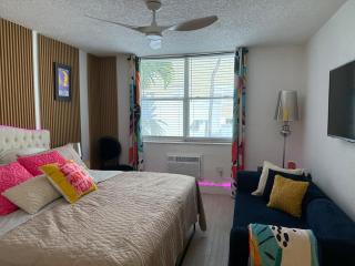 South Beach Funky Love Shack, Free Parking - 3