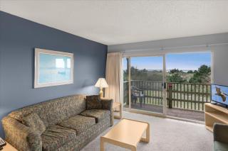 Ocean View Family Suite for 6 with Kitchen - Pool and Hot Tub - 3