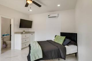 Studio 4 Modern South Padre Blocks to Beach or relax in the Pool - 9