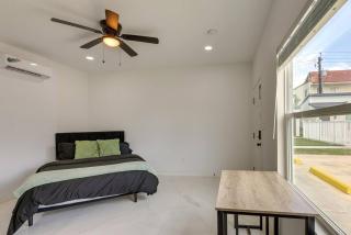 Studio 4 Modern South Padre Blocks to Beach or relax in the Pool - 8