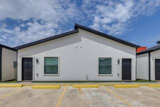 Studio 4 Modern South Padre Blocks to Beach or relax in the Pool - 6