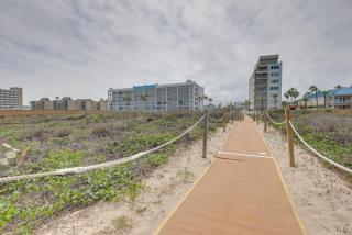 Studio 4 Modern South Padre Blocks to Beach or relax in the Pool - 3