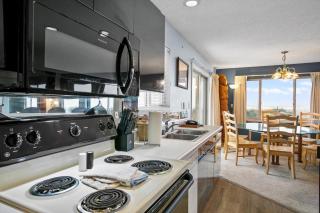 Ocean View Penthouse Suite - Pet-Friendly - Pool and Hot Tub - 7