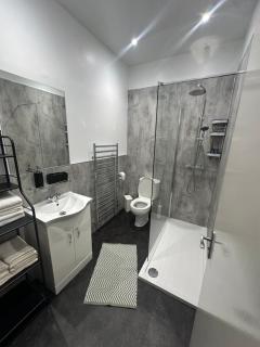 Modern 2-Bedroom Apartment - Heart of Douglas - 9