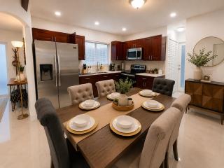Family Home l Gated Parking l Near Wynwood - 9
