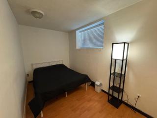 Modern Surrey Homestay Near King George Hub - Free Parking - 8