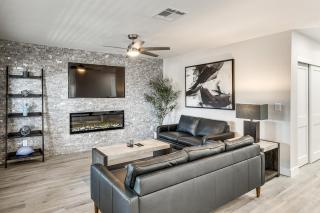 1 Mi to UNLV & Strip! Modern Vegas Condo - 0