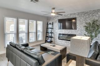 1 Mi to UNLV & Strip! Modern Vegas Condo - 6