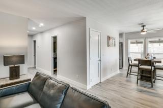 1 Mi to UNLV & Strip! Modern Vegas Condo - 2