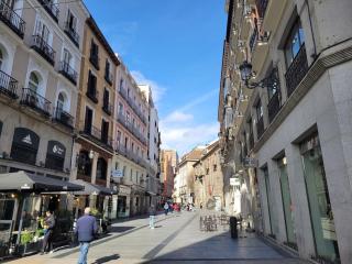 Exclusive studio next to Gran Vía with a jacuzzi - 2