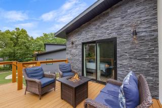 Flo Ride Chalet Hot tub Woodland viewsOn the Back 40 trail - 2