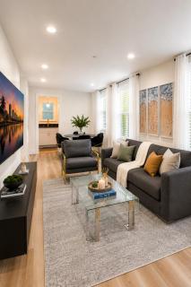 Designer Sun Filled Condo - Walk to Town - 8