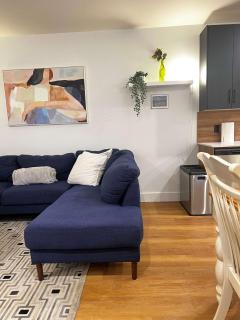 The Gallery, A Vibrant Downtown Art-Inspired Retreat for Groups, Unit 201 - 1