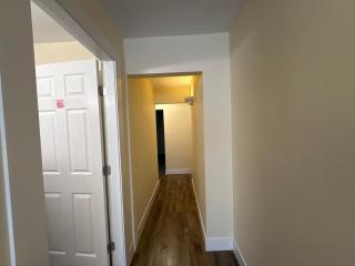 Surrey Central Stay - King George Blvd - Free Parking - 2