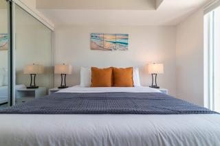 Luxury Downtown Retreat Condo in Prime Location - 5