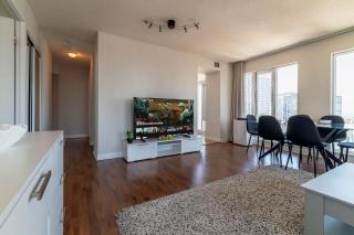 Luxury Downtown Retreat Condo in Prime Location - 4