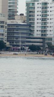 Loft Vista Mar 211 - Praia do Morro - prédio frente Mar - varanda com vista mar - elevador - atravessou a avenida, ja esta na Praia - internet - com garagem para carro pequeno - 8